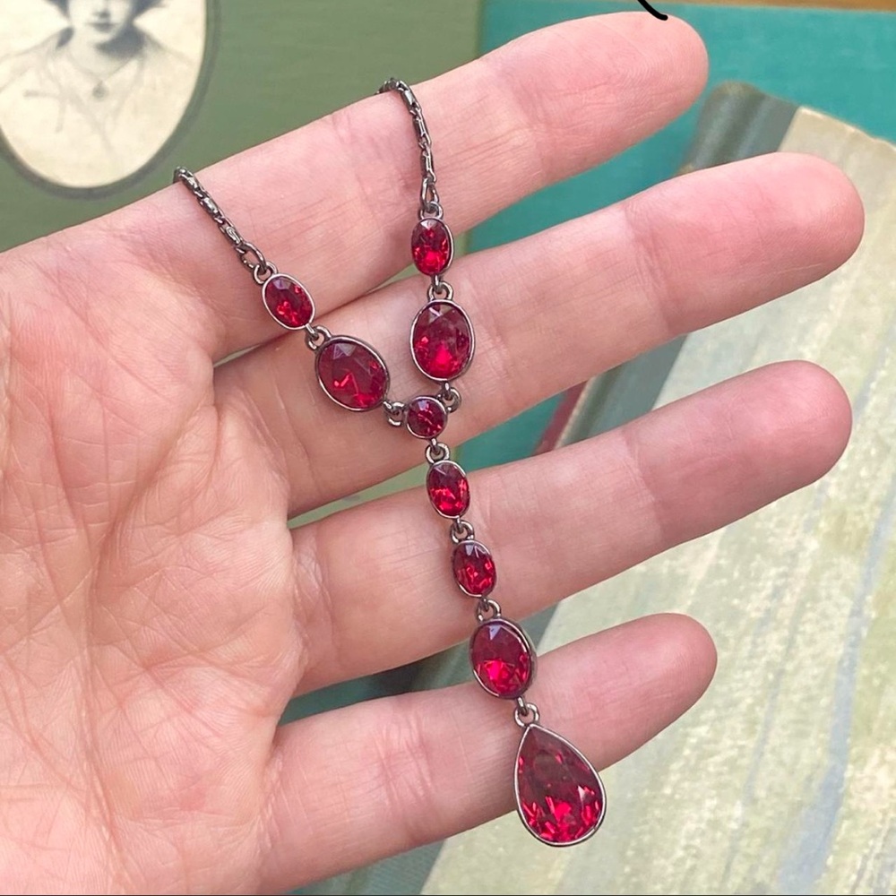 GIVENCHY dainty modern gothic red & black crystal y-drop necklace EUC - Picture 4 of 7
